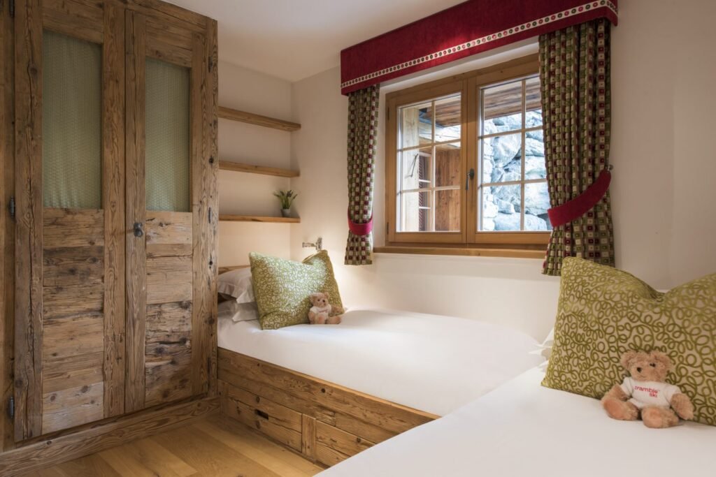 Chalet Petit Ours — chalet gallery
