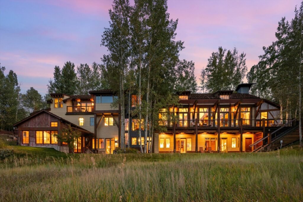Creekside Lodge chalet photograph