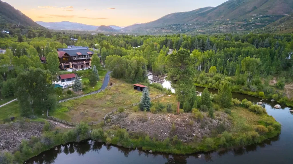 Riverbend House — chalet gallery